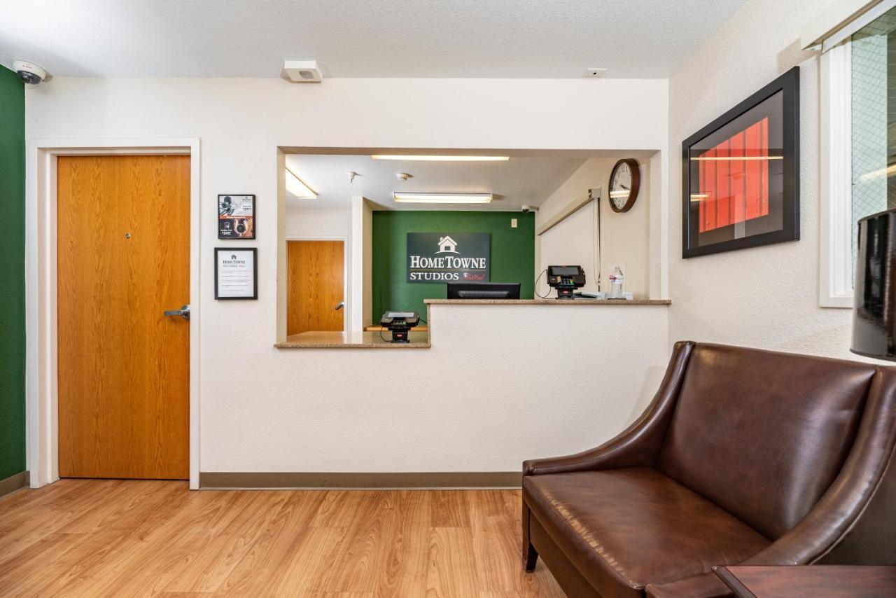 Hometowne Studios By Red Roof Fresno - West Экстерьер фото