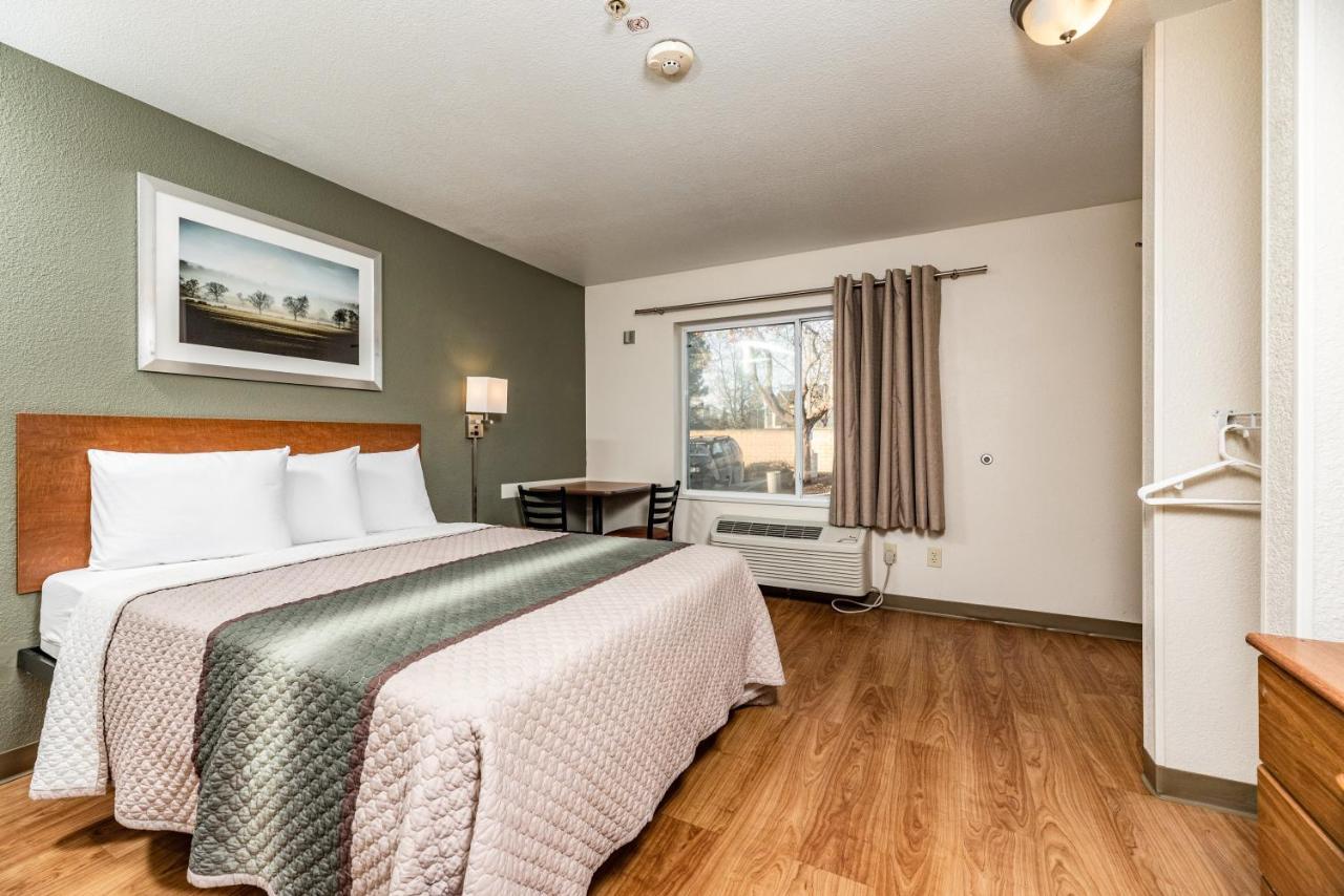 Hometowne Studios By Red Roof Fresno - West Экстерьер фото